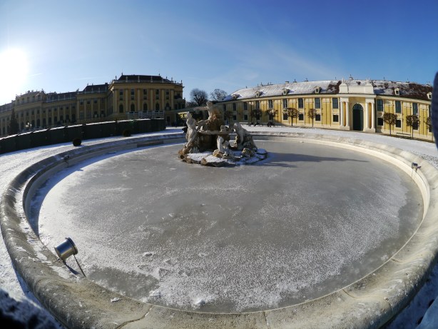 Frozen Fountain Schönbrunn